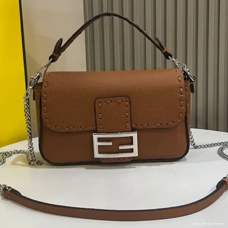 Vintage HOT Fendi Leather Bag Cuoio Mini In Romano Baguette Brown Selleria 0604